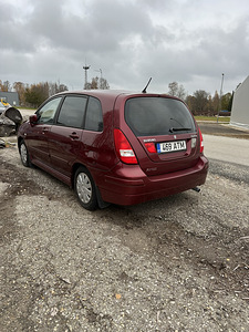 Suzuki Liana (9 foto / 10)