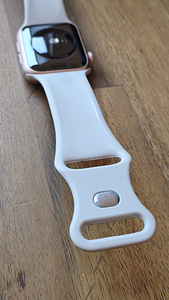 Müüa Apple Watch SE 40mm (roosa kuld, alumiinium) (3 foto / 9)