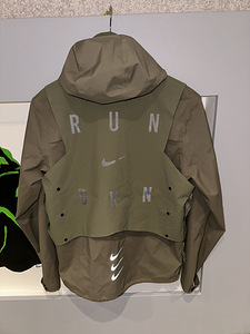 Беговая куртка Nike Storm-FIT Run Division размера XS также