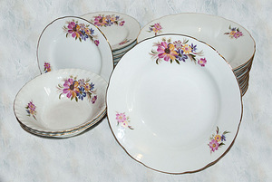 Набор фарфоровых тарелок Yamatsu (Япония) - 26 предметов