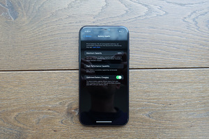 iPhone XR 64 GB + kõrvaklapid + ümbris + kaitseklaas (2 foto / 6)