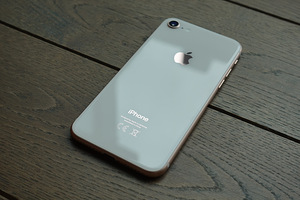 iPhone 8 Gold 64 GB (1 foto / 5)