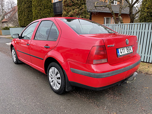 Volkswagen Bora 1.6 77KW (6 foto / 12)