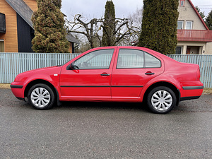 Volkswagen Bora 1.6 77KW (7 foto / 12)
