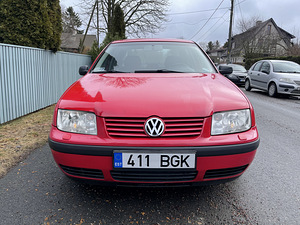 Volkswagen Bora 1.6 77KW (9 foto / 12)