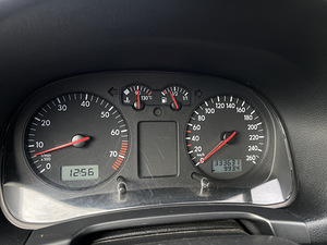 Volkswagen Bora 1.6 77KW (11 foto / 12)