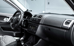 Skoda Fabia 1.2 2010 (13 foto / 15)
