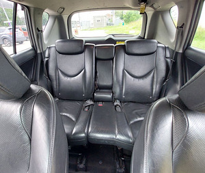 Toyota Rav4 (7 фото из 9)