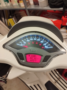 Vespa Sprint 50 4T 4V (3 foto / 6)