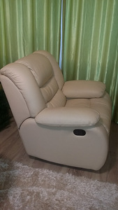 Кожаное релакс-кресло (2 фото из 3)