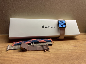 Apple Watch SE 40mm GPS Gold Alumium (3 foto / 3)