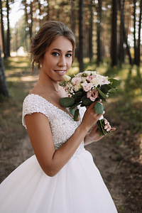 Свадебное платье (5 фото из 7)