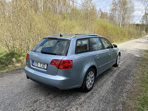Audi A4 1.6 75kW (4 фото из 14)
