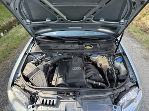 Audi A4 1.6 75kW (14 фото из 14)