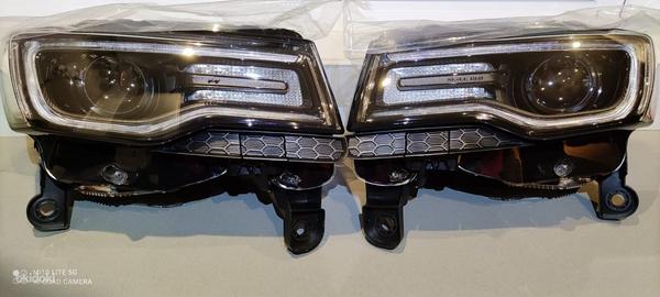 Jeep Grand Cherokee SRT design Headlights, Bi-Xenon (foto #1)