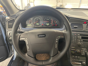 Volvo V70 2.4 125kw (6 foto / 8)