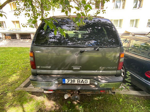 Chevrolet Tahoe 5.3 2001 (4 foto / 10)