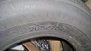205/70/R15 (2 foto / 3)
