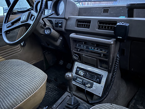Mitsubishi Pajero (8 foto / 10)