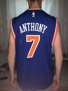 Carmelo Anthony New York Knicks Jersey (1 foto / 2)