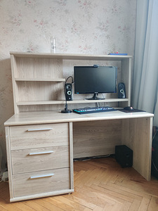 Большой стол + полка (2 фото из 2)