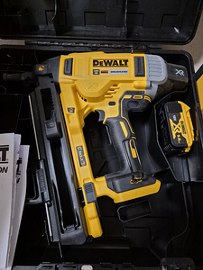 DeWALT DCN890N naelapüstol (garantii + naelad + aku 5,0 Ah) (2 foto / 4)