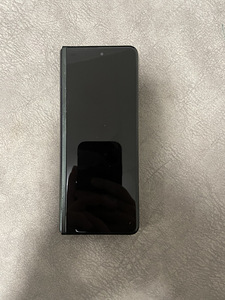 Samsung Z Fold 3 (2 foto / 5)