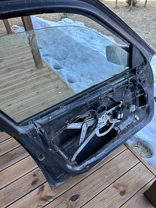 E36 sedaani esiuksed (3 foto / 3)
