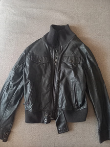 Продам куртку из искусственной кожи на мальчика, размер 140-146см.