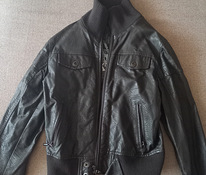 Продам куртку из искусственной кожи на мальчика, размер 140-146см.