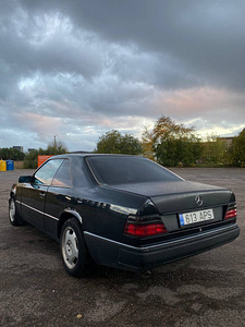 Мерседес-Бенц W124/C124 (3 фото из 7)