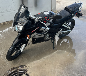 Honda CBR 125R 2006 (2 foto / 3)