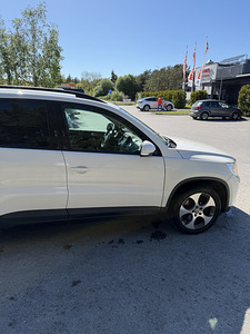 Volkswagen Tiguan 2.0 TDI 2008 (12 foto / 15)