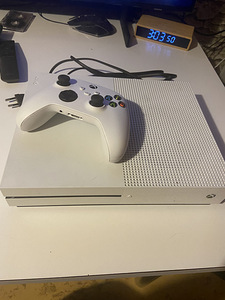 Xbox One S (1 фото из 3)