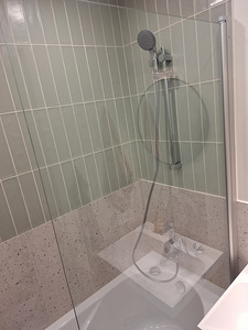 Шторка для ванны / стекло для душа 92x143 см — как новая (2 фото из 2)