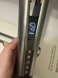 Фен-выпрямитель Dyson Airstrait (2 фото из 10)