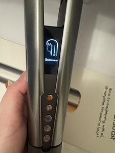 Фен-выпрямитель Dyson Airstrait (4 фото из 10)