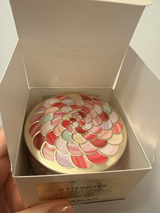 Guerlain Meteorites Light Revealing Pearls of Power+ puuder (5 foto / 5)