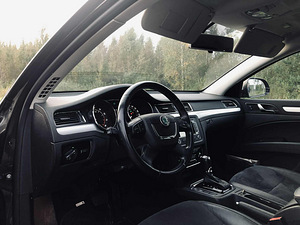 SKODA SUPERB (8 фото из 10)