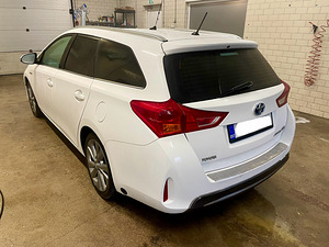 Прокат автомобилей Toyota Auris Hybrid/LPG