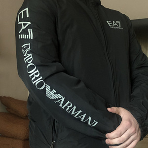 Müüa tuulejope Armani EA7 (1 foto / 1)