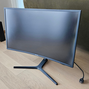 Mängumonitor 144Hz 32" Samsung C32HG70 (1 foto / 10)