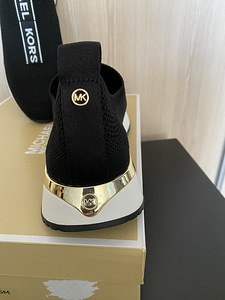 Michael Kors s. 8.5M (40) (2 foto / 9)