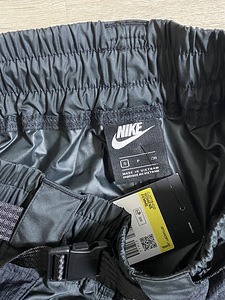 Nike ( S ) (2 фото из 4)