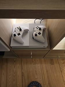 M: Xbox one s, 2 pulti, mängud (1 foto / 3)