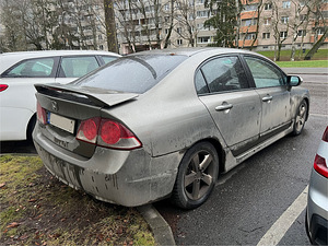 Honda Civic 1.8 103kW varuosadeks (3 foto / 3)