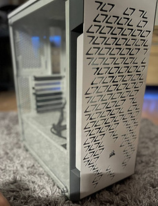 Corsair iCUE 220T RGB Airflow Midi-Tower, Tempered Glass (1 foto / 2)