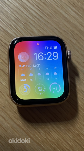 Apple Watch SE 44 mm GPS (1st Gen 2020) (фото #1)