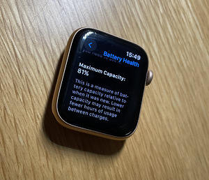 Apple Watch SE 44 mm GPS (1st Gen 2020) (2 foto / 10)