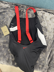Новый купальник Nike (2 фото из 2)